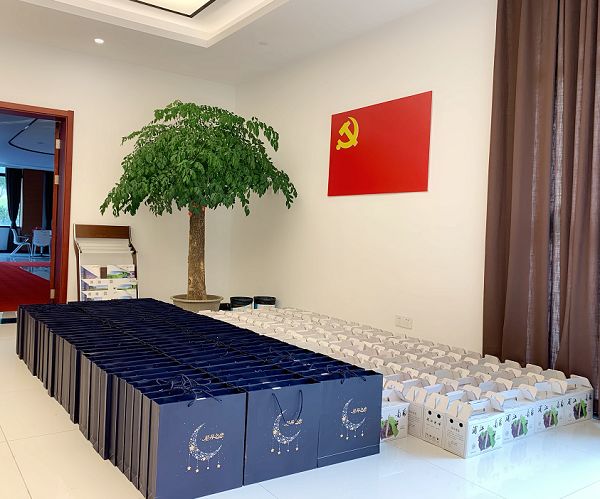 “歡樂中秋，情濃意濃”